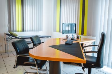 Sprechzimmer 2 der Frauenarztpraxis Dr. Linda Henrich in Weinheim